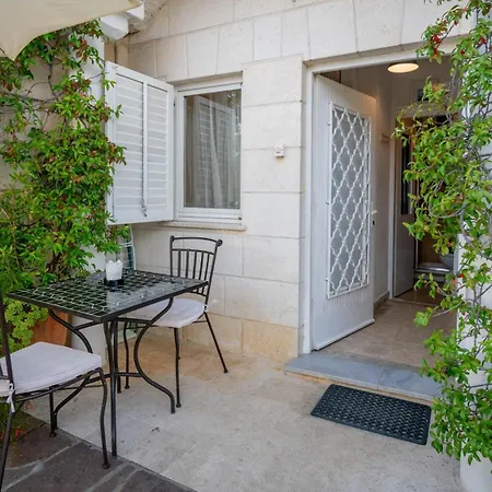 14178b Apartment